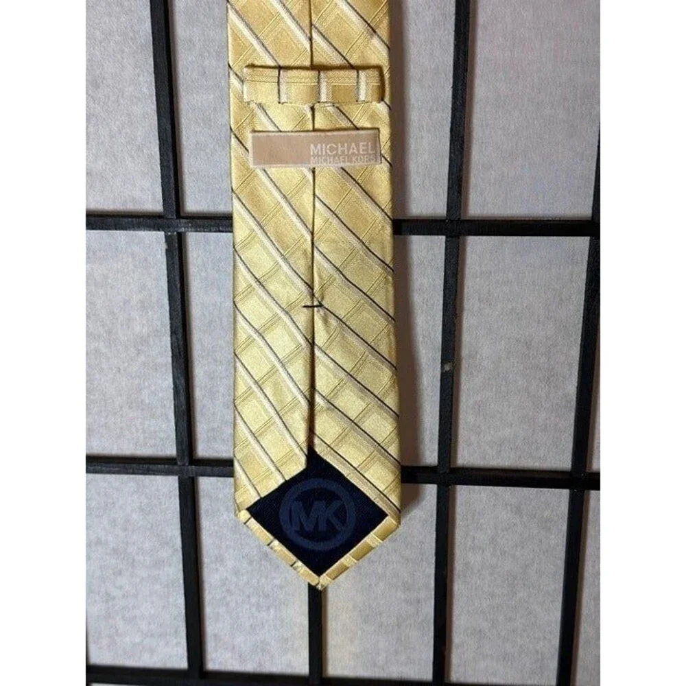 MICHAEL KORS Men's 100%‎ Silk Tie Yellow Gold